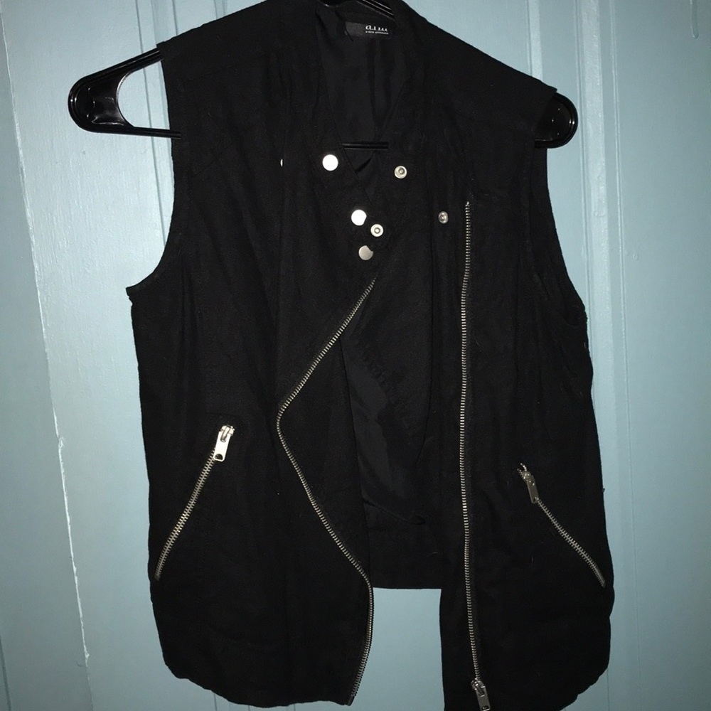 Edgey vest